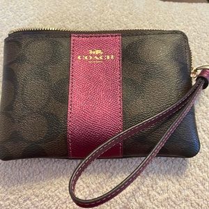 Corner Zip Wallet Wristlet